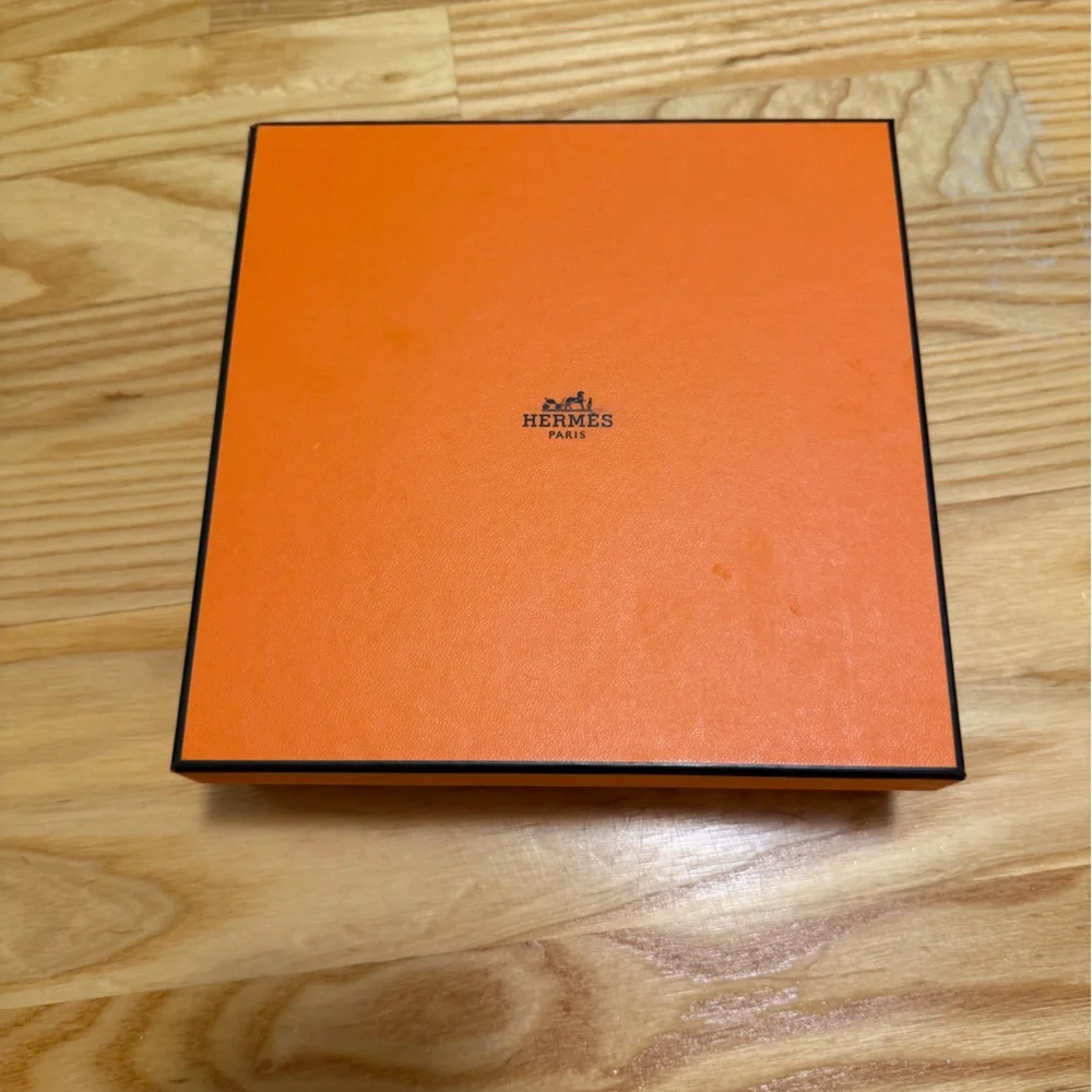 Hermes comes original